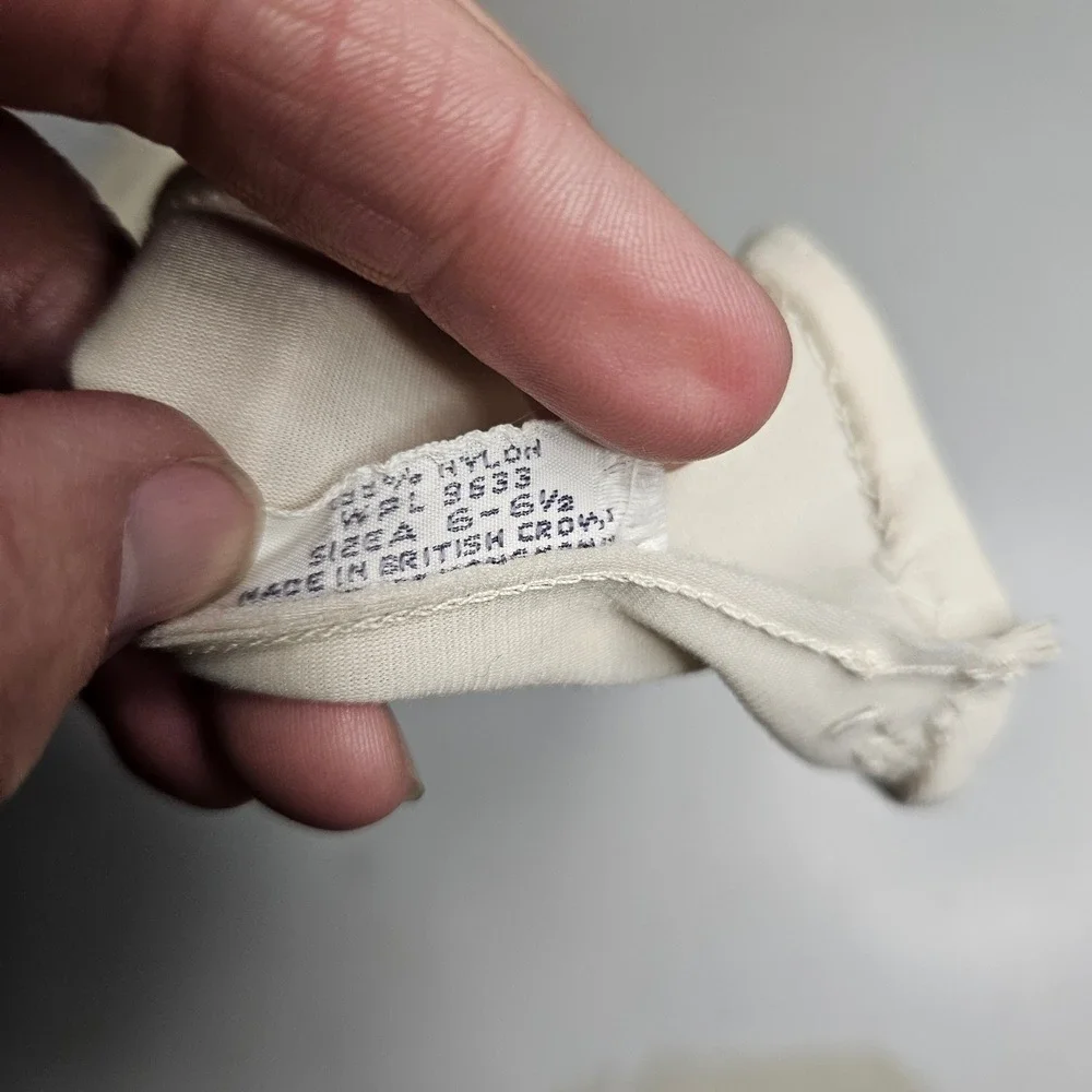 Vintage Cream Nylon Wrist Gloves Eyelet Detail Made in British Hong Kong‎ Size 6